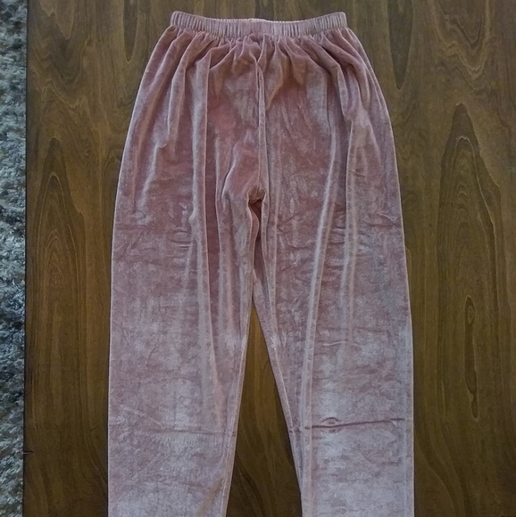 SHEIN Velvet Blush Pajamas ☺ 💤 Size Small - Picture 14 of 16